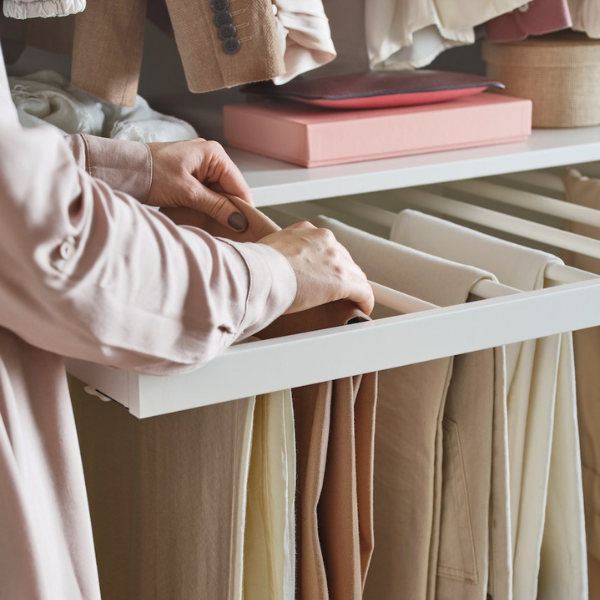 Как да организирате вашия гардероб PAX?
